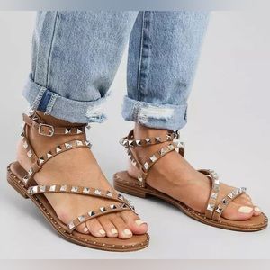 NEW Madden Girl Women's | Flight-S Flat Sandal, Tan/Silver